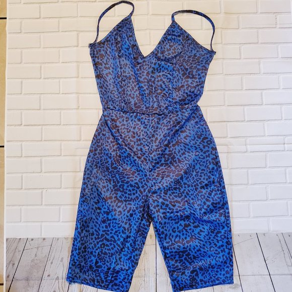 Unbranded Pants - Straps Short legs Jumpsuit  Open back Size Small